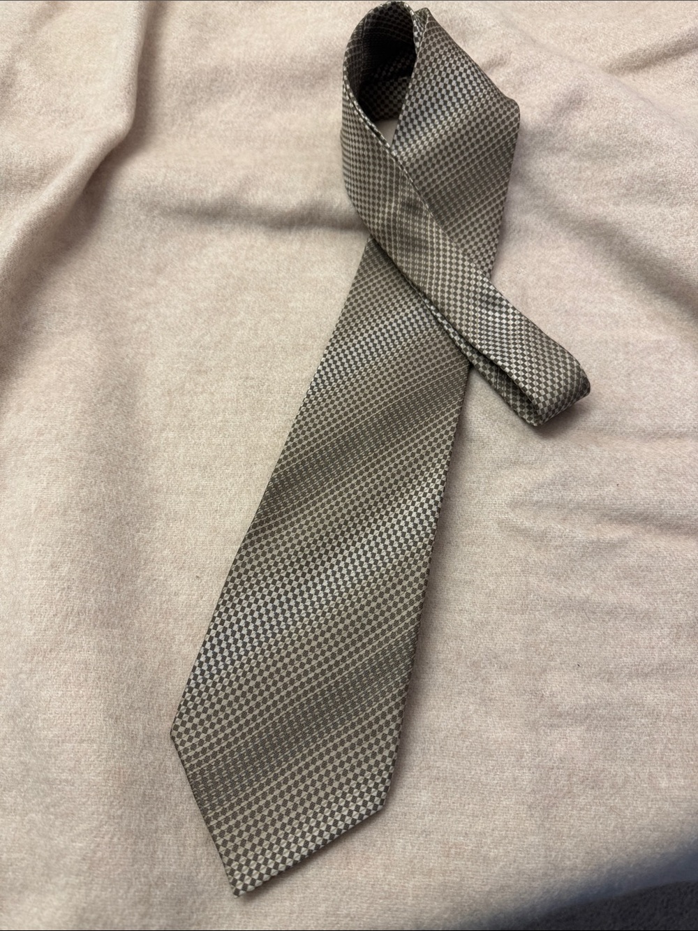 100% silk croft & barrow Taupe and Gray Geometric Men's Tie